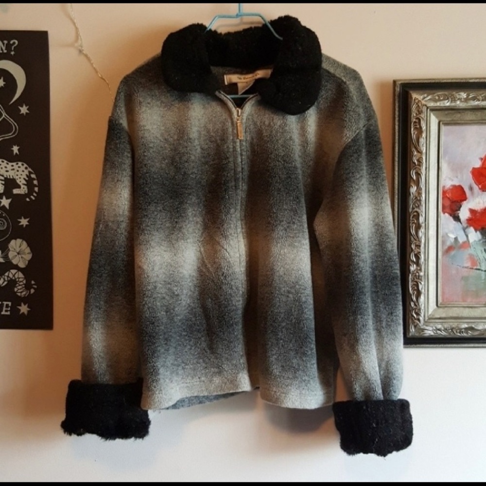 Winter Z-Up Black and White Warm and Fuzzy Jacket